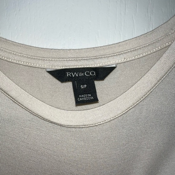 RW&Co Long Sleeve Crew-Neck T-Shirt With Puffy Shoulders - Picture 4 of 4